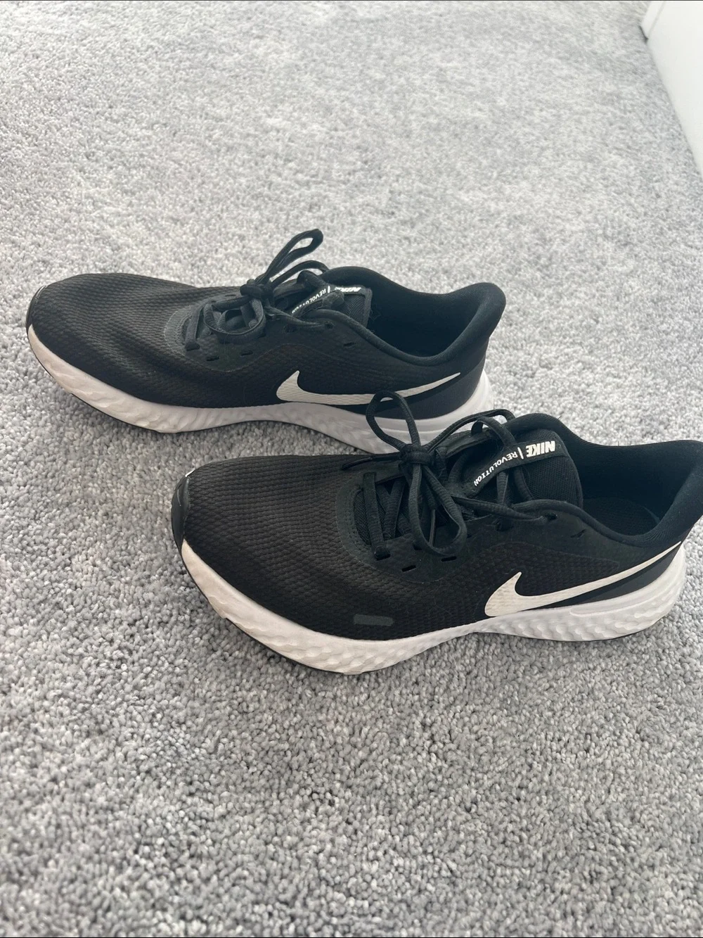 Nike black sneakers